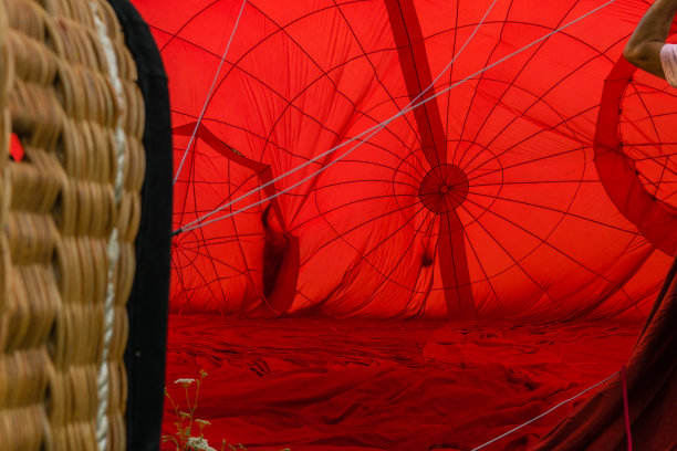 室外的热气球。图片下载