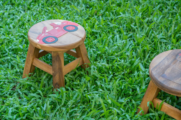 木头椅子图片下载