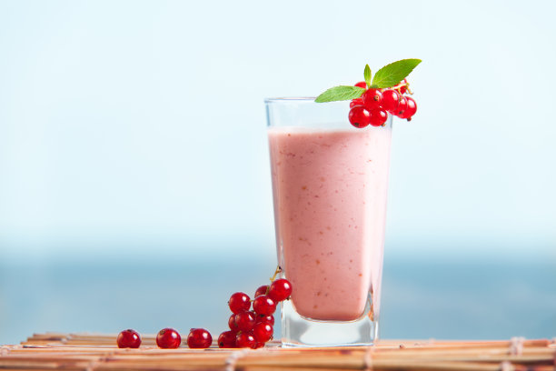 红醋栗奶昔。图片下载