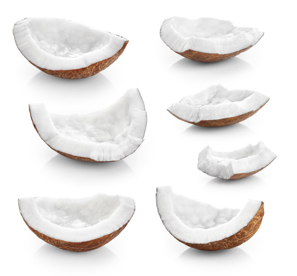 椰子片孤立在白色的背景上。图片下载