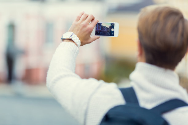 年轻人旅行图片下载