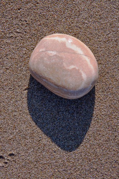 沙滩上的卵石图片下载