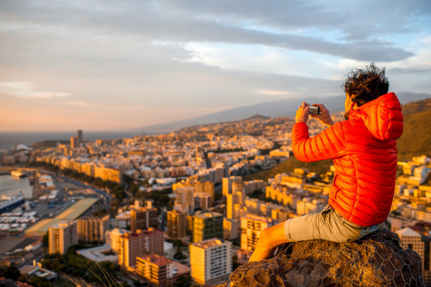 人享受的城市图片下载