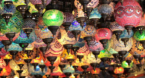 彩色的土耳其灯或灯笼图片下载