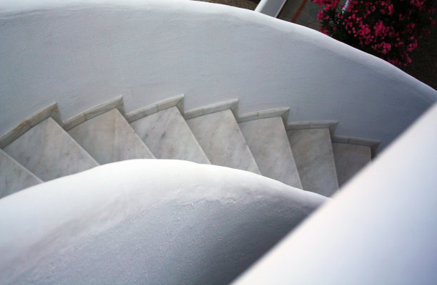 白色的楼梯图片下载