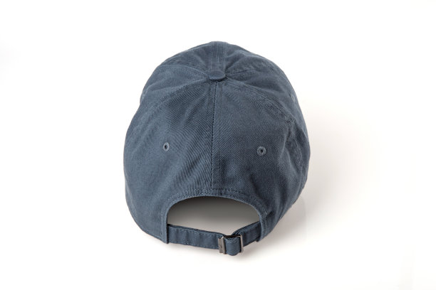 头上戴着灰色的帽子，准备烙上烙印。图片下载