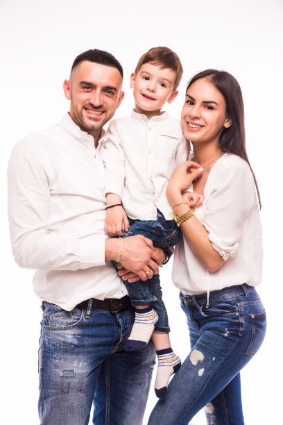 白色背景上的幸福家庭图片下载