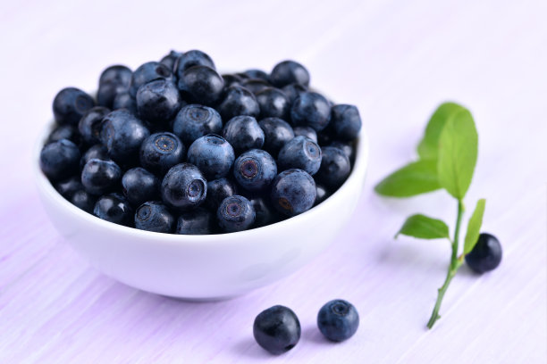 蓝莓在碗里图片下载