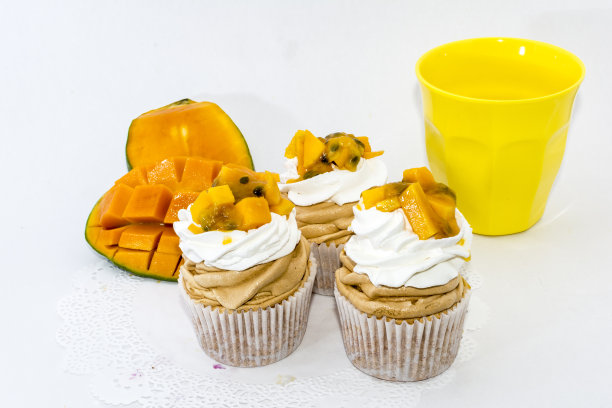 奶油蛋白甜饼蛋糕图片下载