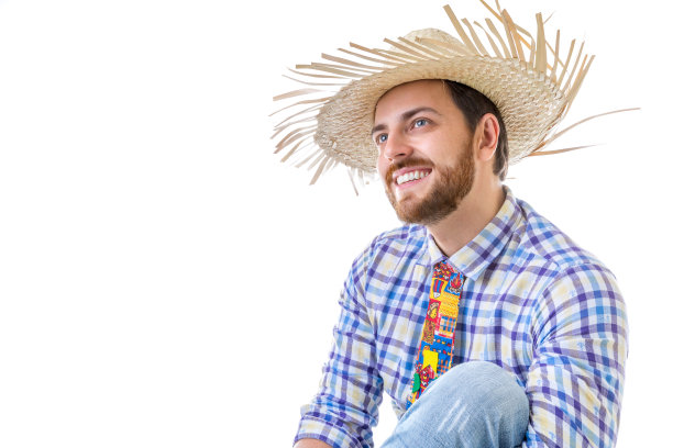 身着“凯皮拉”服装参加巴西朱尼纳节日的男子图片下载