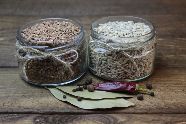 装谷物的玻璃瓶图片下载