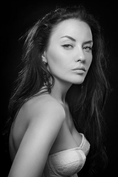 穿着胸罩的漂亮女人图片下载