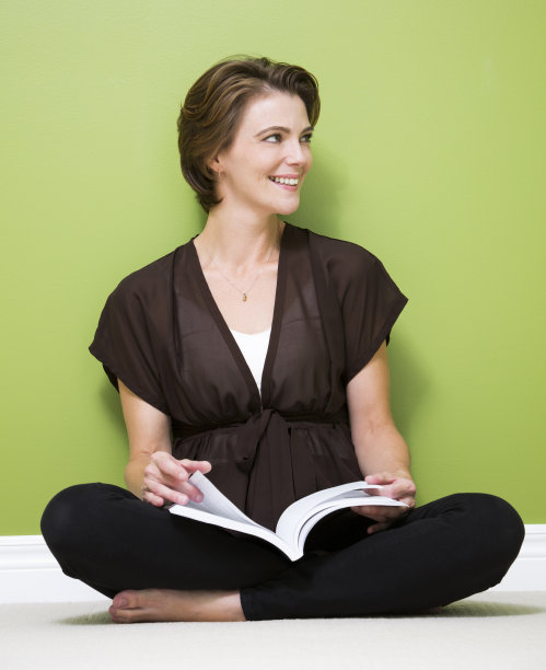 随意的女人图片下载