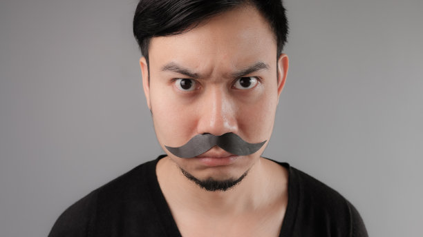 专横的老板图片下载