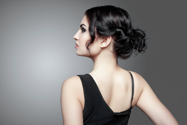 时尚黑发女孩图片下载