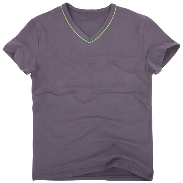 男性t恤孤立在白色背景上。图片下载