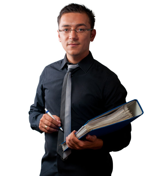 年轻的会计，穿着黑衬衫，打着领带，手里拿着文件夹图片下载