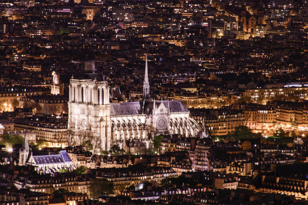 巴黎圣母院，夜晚的巴黎图片下载