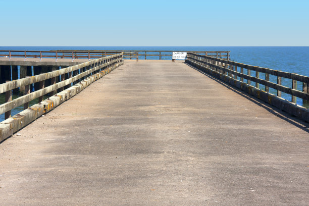 远离危险图片下载