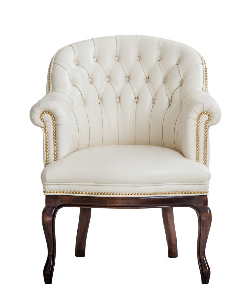 复古米色皮革扶手椅孤立图片下载