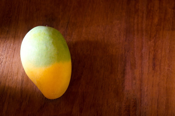 芒果，芒果果，芒果木，深色芒果果背景图片下载