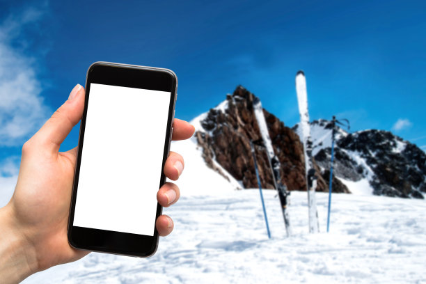 女人手里的电话图片下载