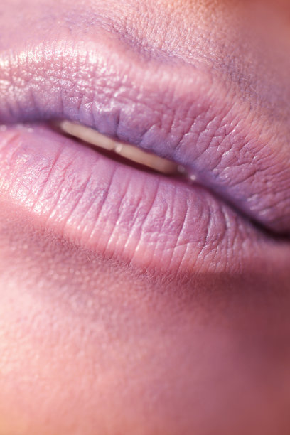 大丰满的嘴唇。图片下载