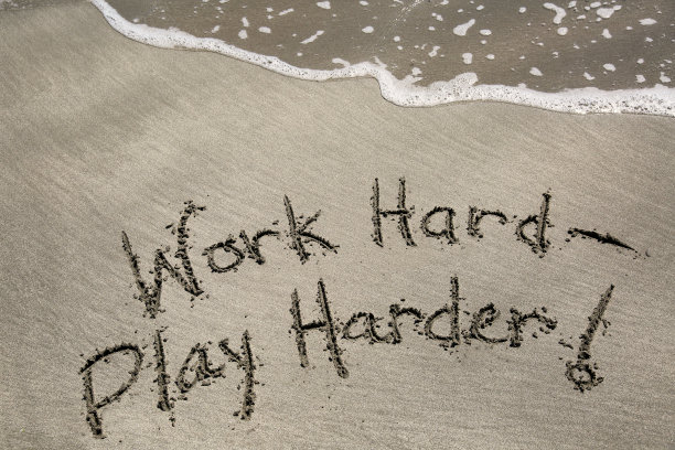 努力工作，努力玩乐图片下载