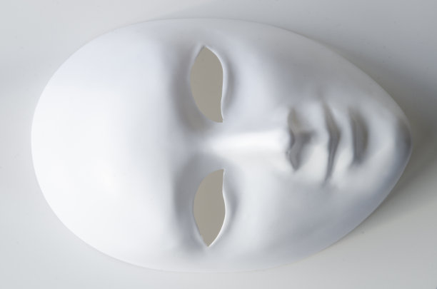 白色背景上的白色遮罩图片下载