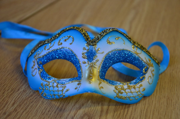 蓝色的面具图片下载