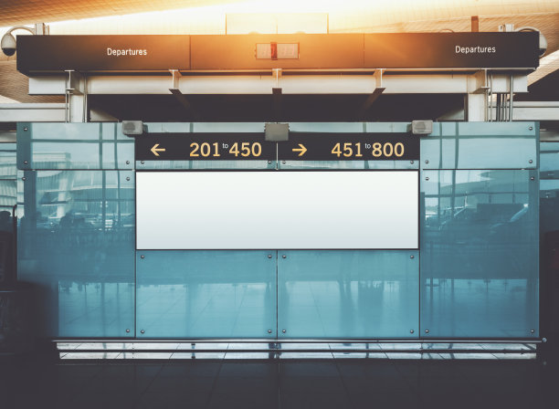 机场内模拟的离港及抵港信息公告牌图片下载