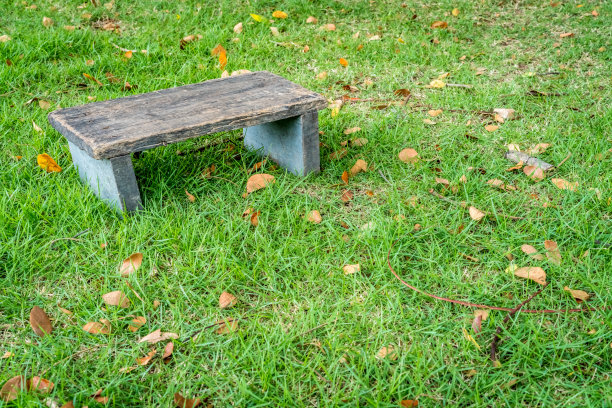 小型木制凳子图片下载