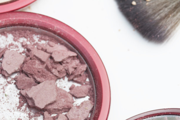 裂纹红腮红的镜头模糊滤镜图片下载