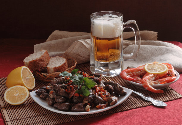 啤酒和油炸心脏图片下载