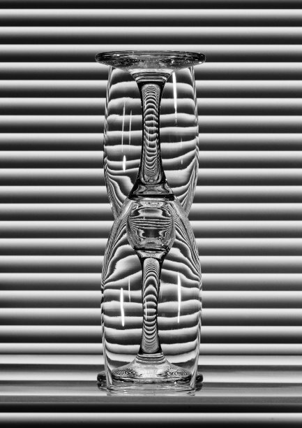 两个空杯子图片下载