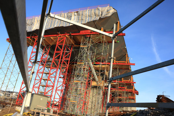 挤在一起看桥图片下载