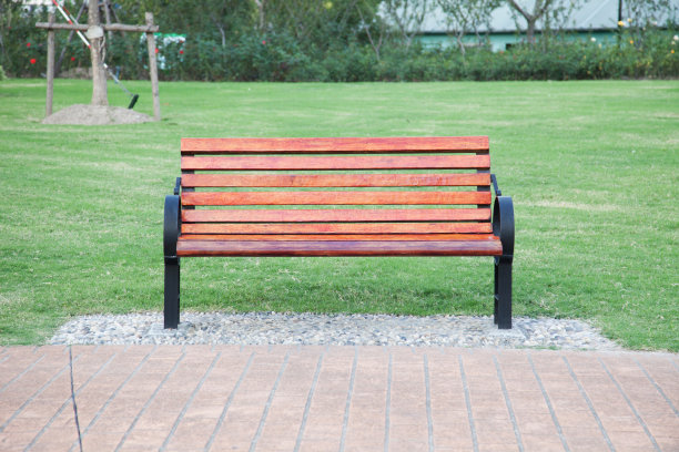 在公园长椅上图片下载