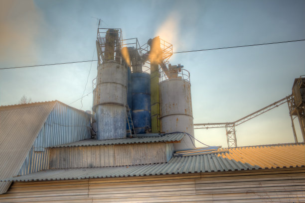 日落时分的水泥厂图片下载