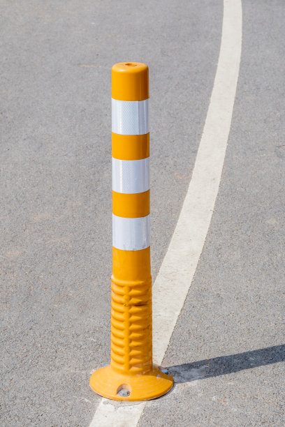 关闭街道线的交通杆子，保证交通安全。图片下载