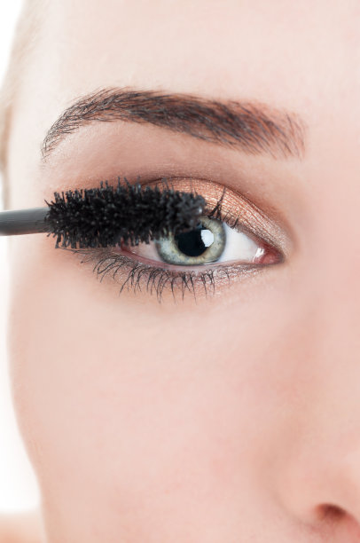 特写用眼睛和睫毛膏棒图片下载