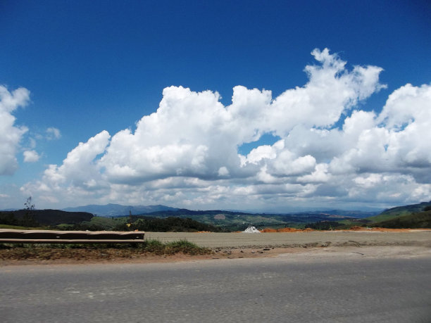 天空和沥青图片下载