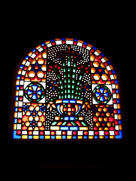悬挂教堂的彩色玻璃图片下载