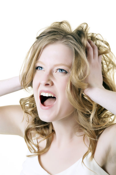 年轻的金发复古模特大声呼喊白色图片下载