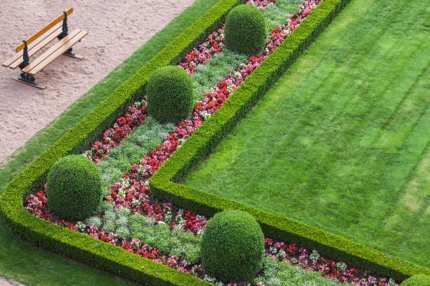 绿色，正方形，修剪整齐，花园和长凳在卢森堡市图片下载
