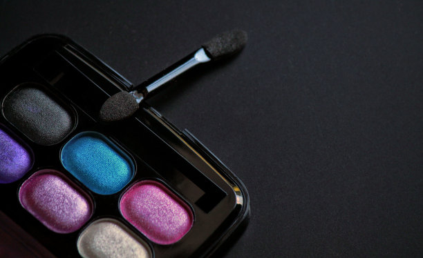 色彩鲜艳的眼影图片下载