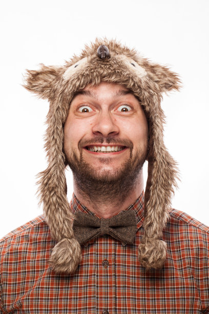 一个脸上带着感情的男人的滑稽肖像图片下载