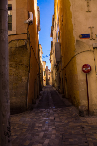 法国纳邦的鹅卵石街图片下载