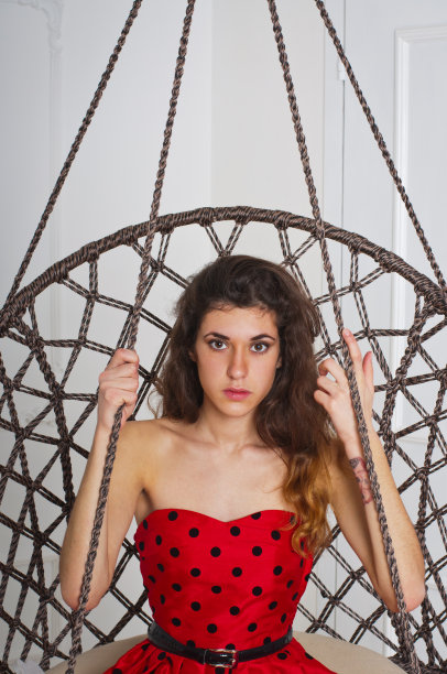 女孩和秋千图片下载