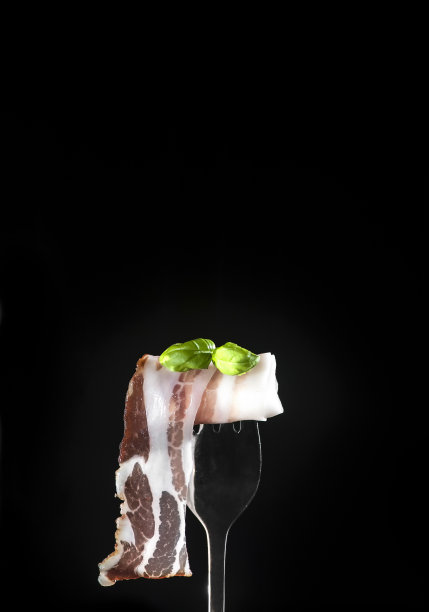 叉子上的培根图片下载