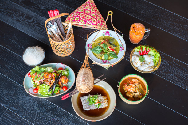 各种各样的泰国食物和开胃菜图片下载